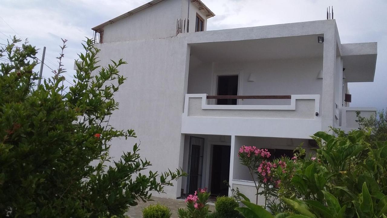 Mihal Suites Sarande Exterior photo